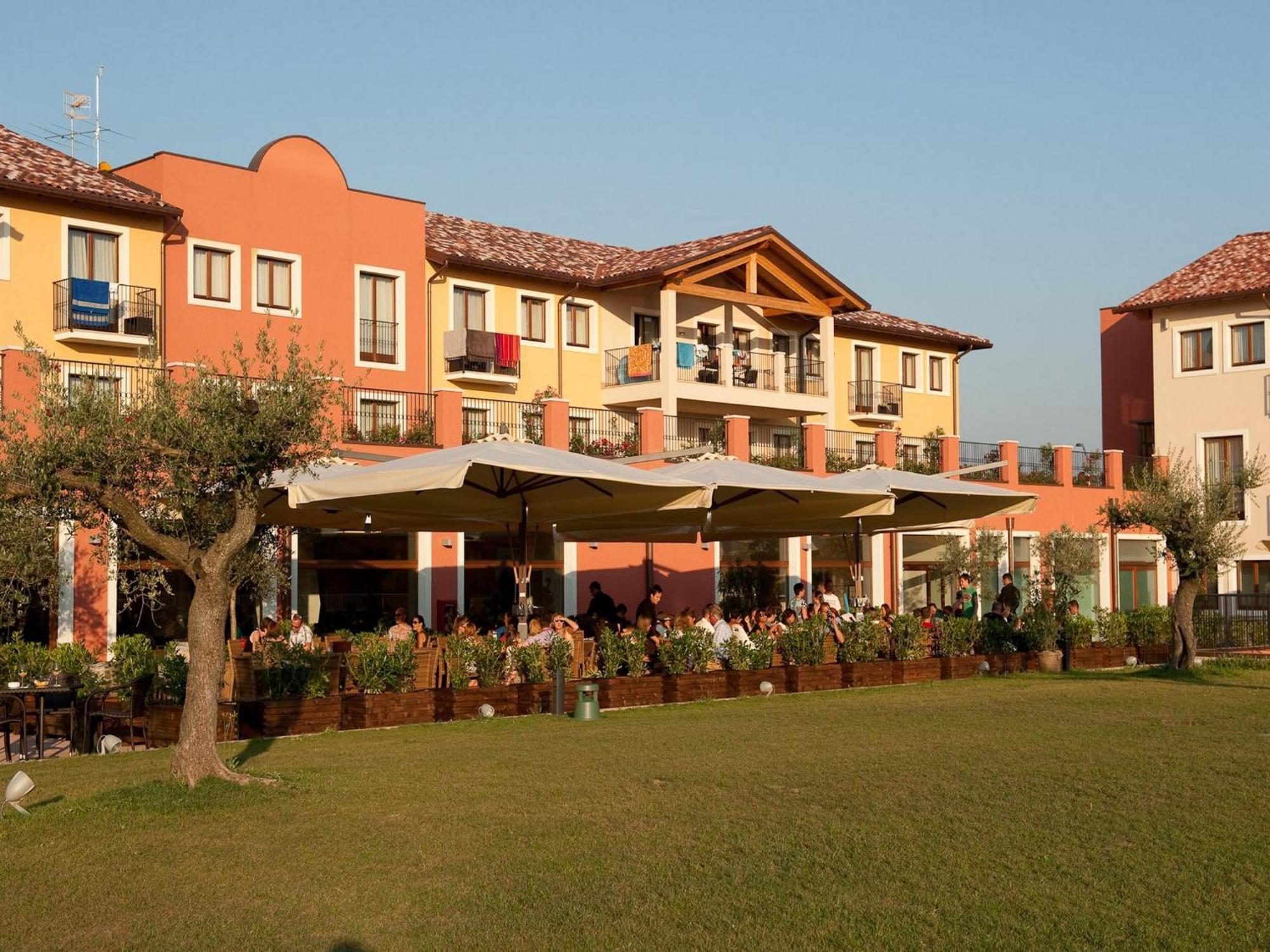 Th Lazise - Hotel Parchi Del Garda Bagian luar foto